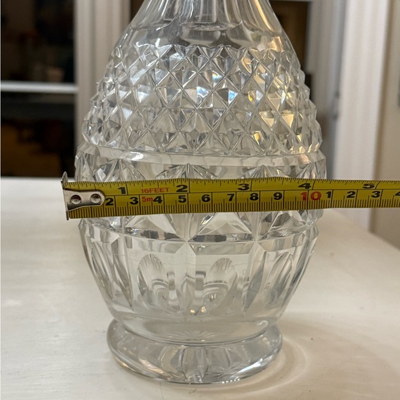 Elegant Crystal Decanter with Stopper - Picture 11 of 11